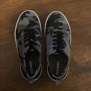 Boys size 12 old navy shoes
